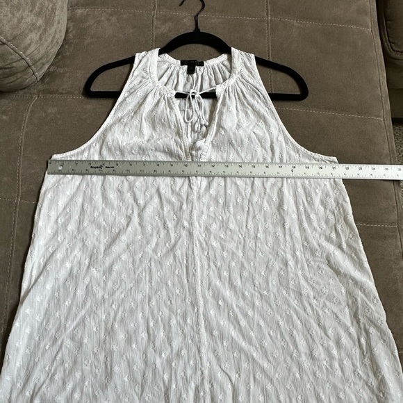J. Crew White Sleeveless Blouse with Subtle Pattern - Picture 5 of 8